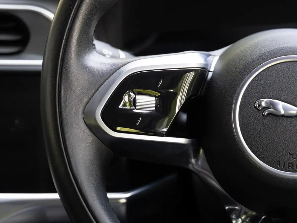 2021-jaguar-i-pace-ev400-se-big-37