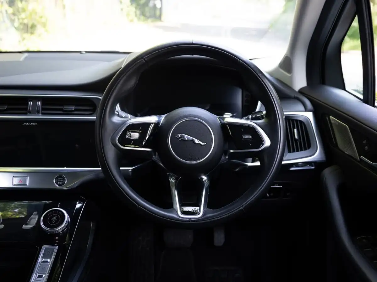 2021-jaguar-i-pace-ev400-se-big-15