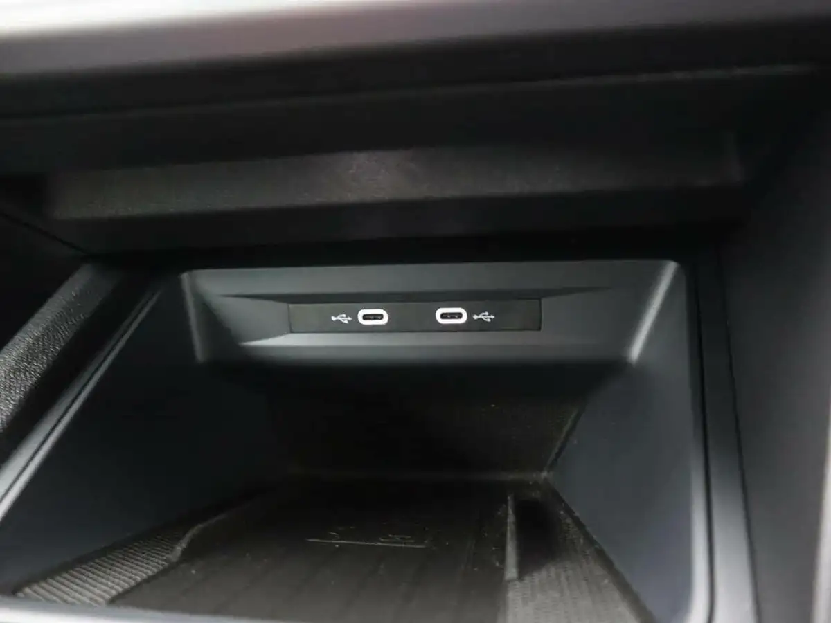 2021-seat-leon-14-e-hybrid-fr-sport-hatchback-big-18