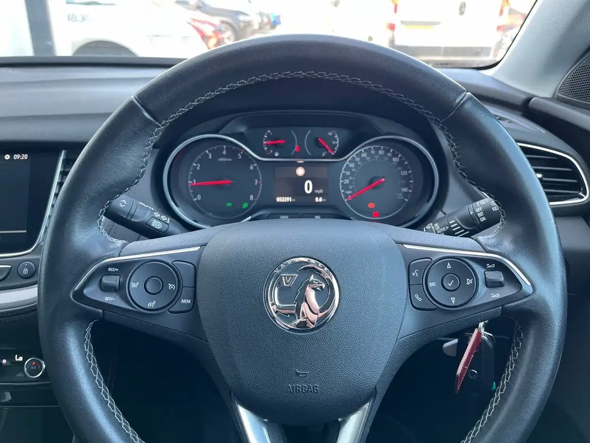 2020-vauxhall-grandland-x-12-sri-nav-big-24