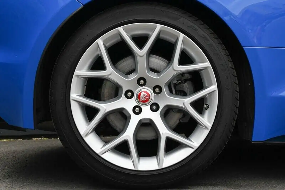 2017-jaguar-f-type-20-i4-r-dynamic-coupe-big-15
