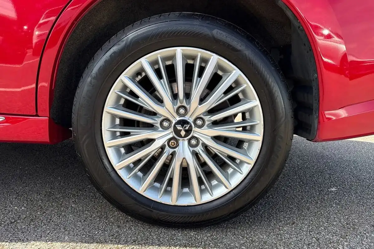 2019-mitsubishi-outlander-24-dynamic-safety-phev-big-11