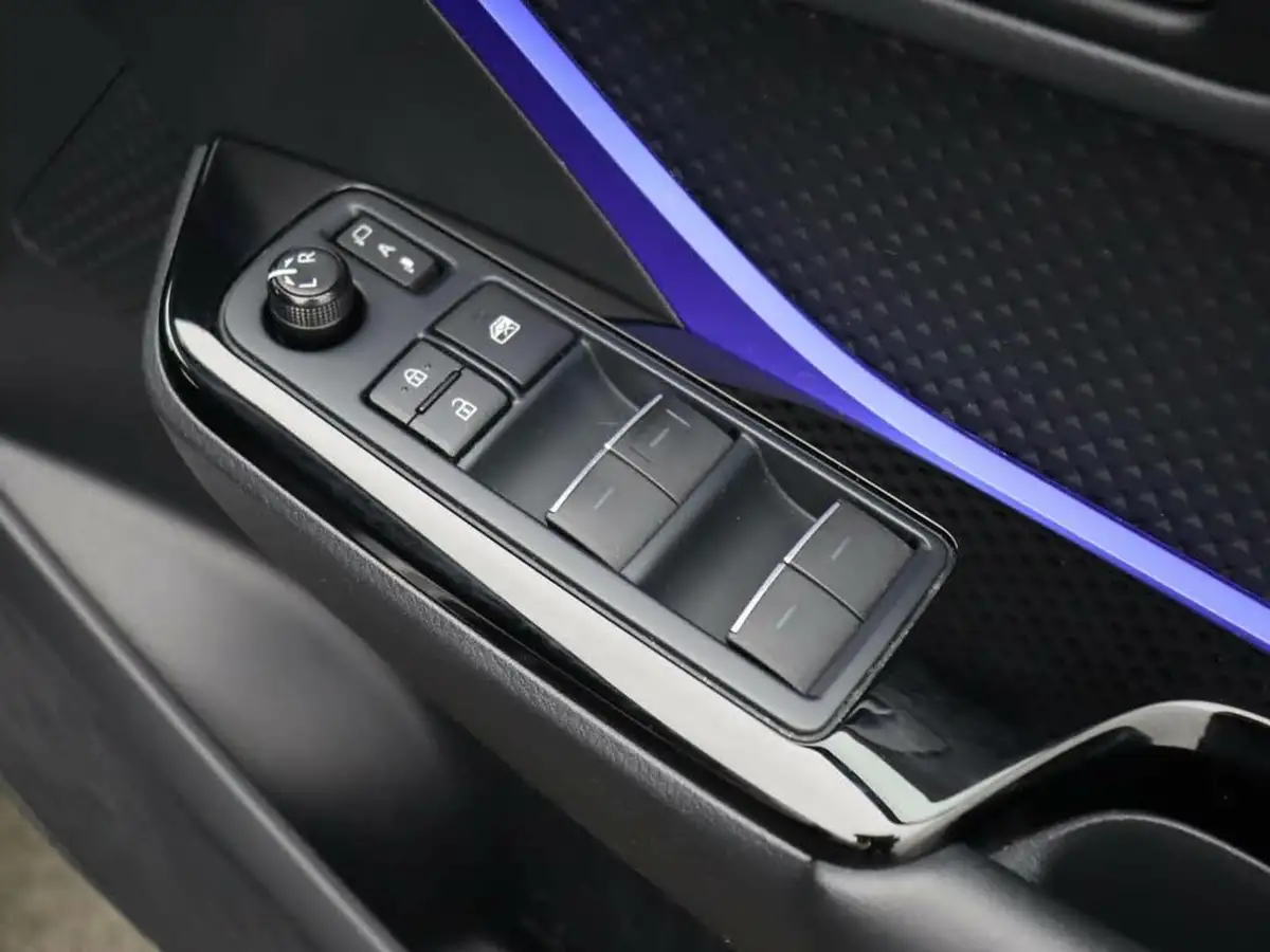 2020-toyota-c-hr-18-vvt-i-dynamic-big-17