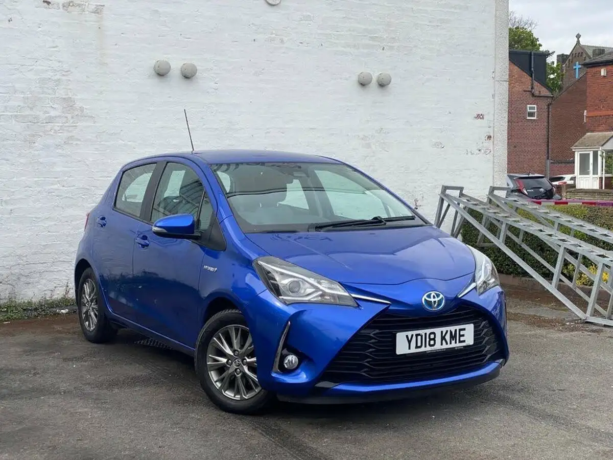2018-toyota-yaris-15-vvt-i-icon-navi-hybrid-big-1