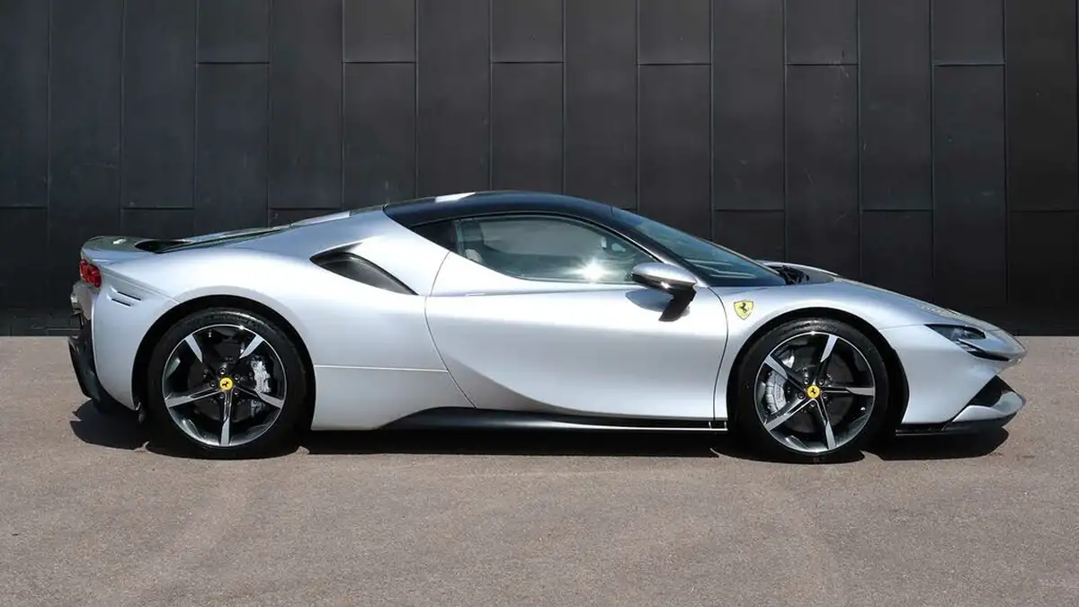 2021-ferrari-sf90-stradale-big-7