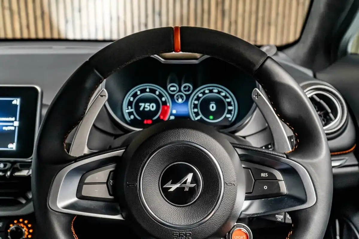 2020-alpine-a110-18-t-s-big-31