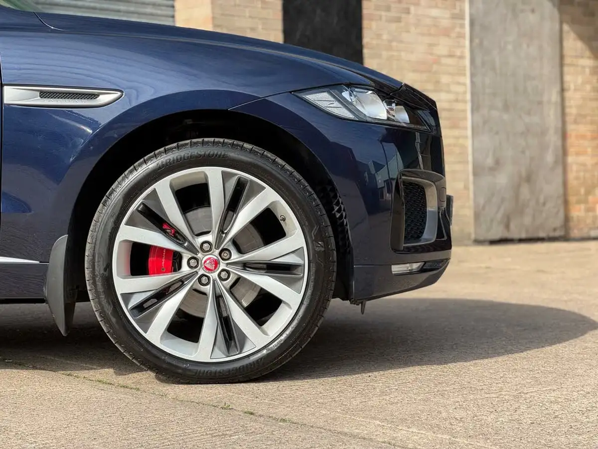 2018-jaguar-f-pace-30-v6-sc-s-big-3