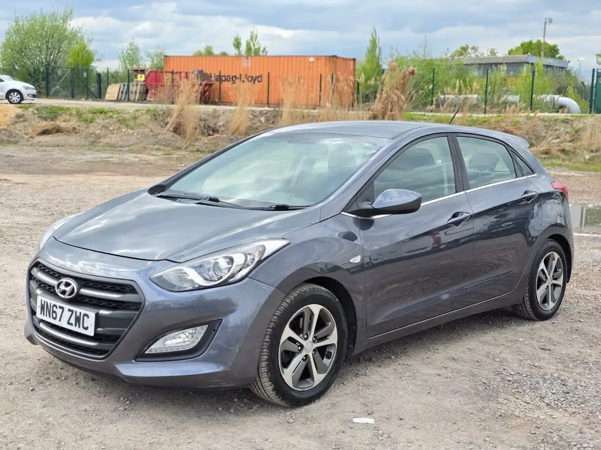 2017-hyundai-i30-16crdi-se-110ps-blue-drive-hatchback-dct-big-2
