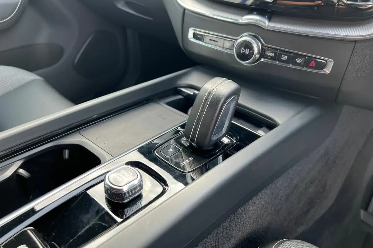 2022-volvo-xc60-20-t8-r-design-pro-455bhp-plug-in-hybrid-big-12