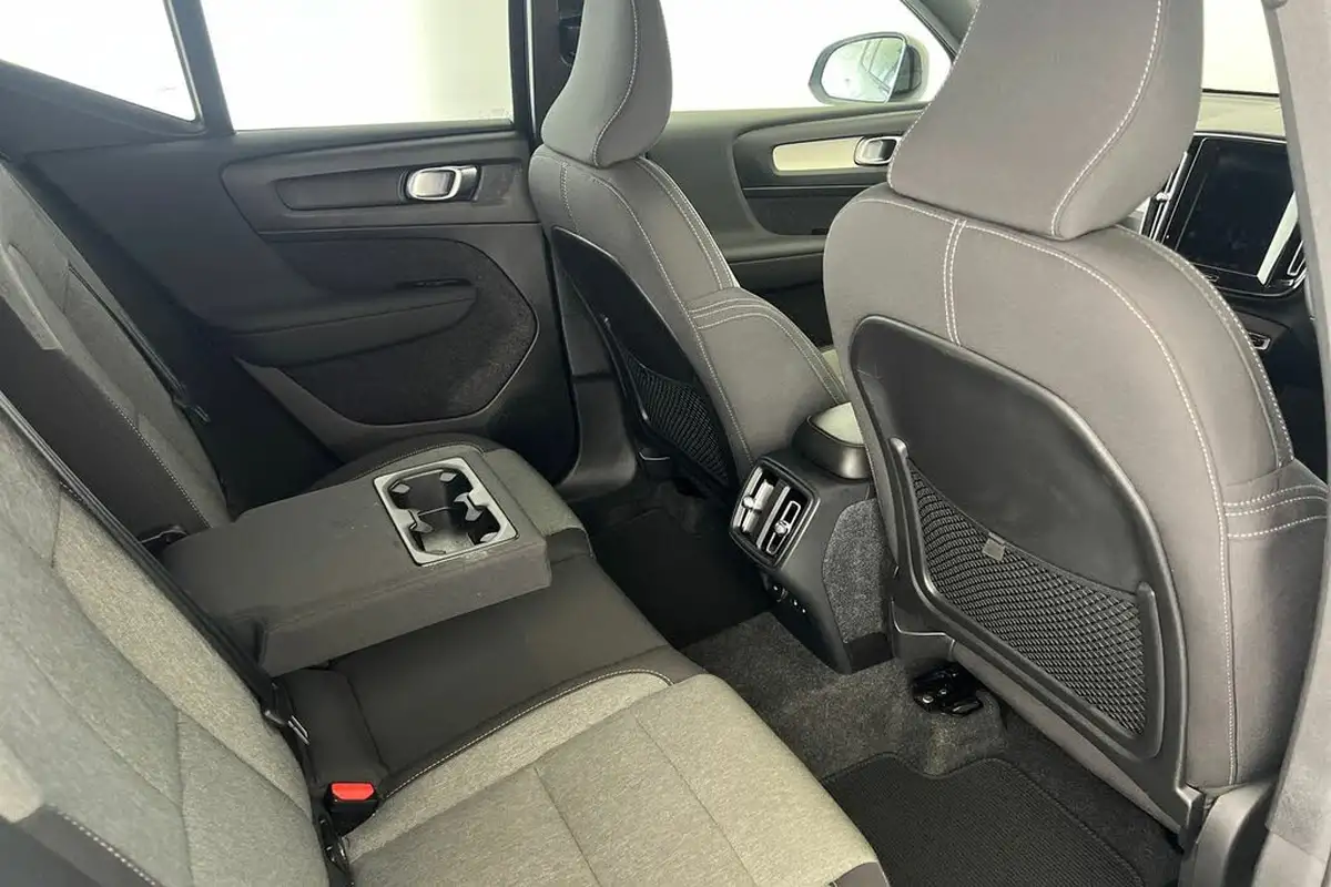 2024-volvo-xc40-20-b4-plus-big-26
