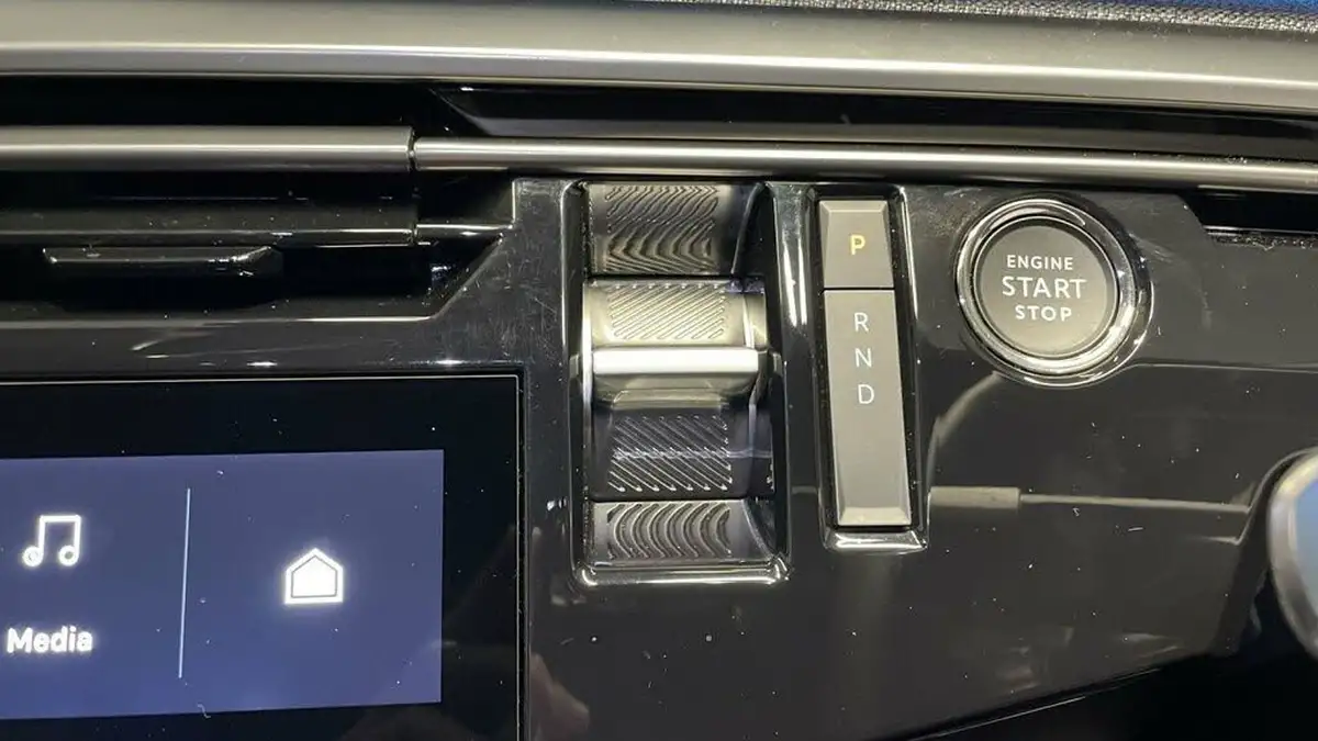 2023-peugeot-3008-suv-e-gt-big-19
