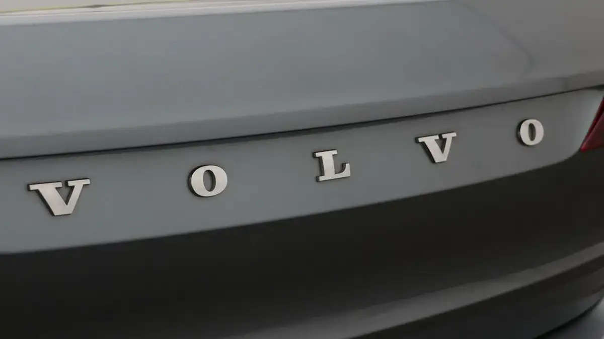2020-volvo-s60-20-b5-r-design-big-20