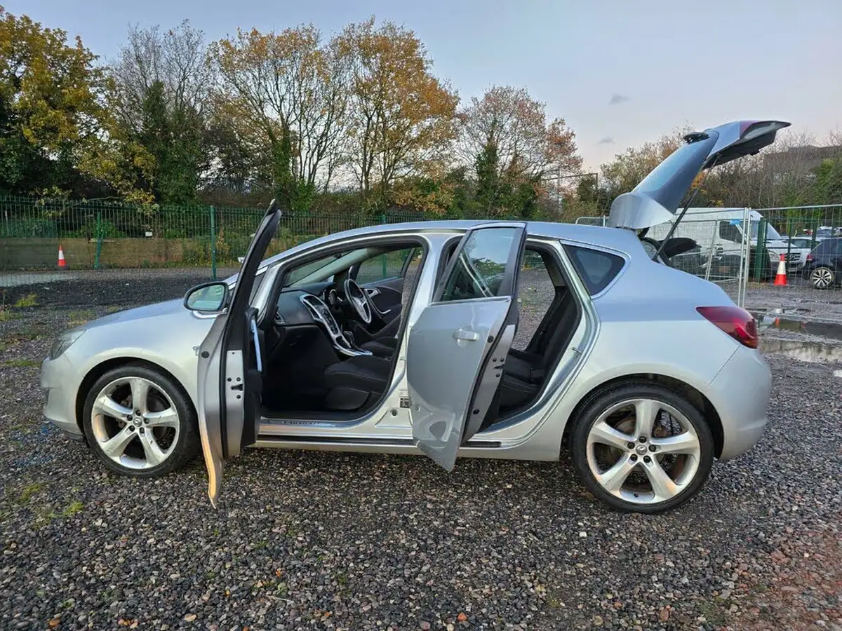 2010-vauxhall-astra-16-sri-16v-vvt-115ps-hatchback-5d-auto-big-11