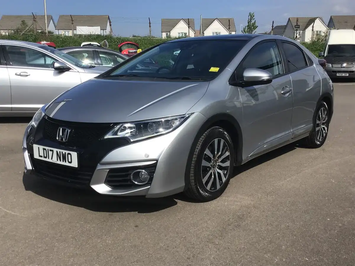 2017-honda-civic-16-i-dtec-sr-dasp-hatchback-big-2