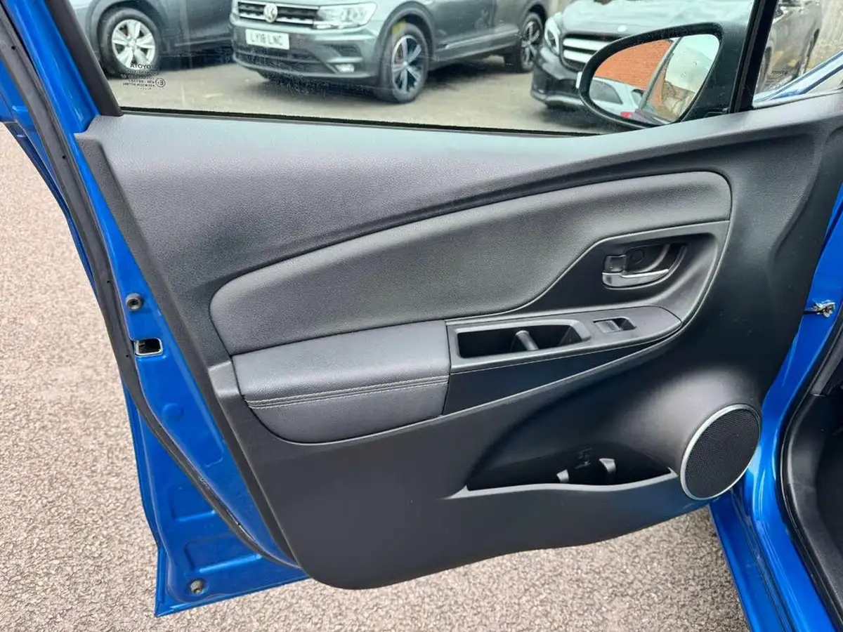 2015-toyota-yaris-15-vvt-i-excel-hybrid-15in-big-34