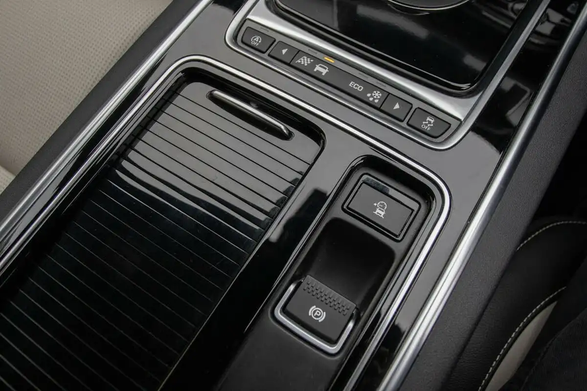2020-jaguar-xf-20td-r-sport-180ps-saloon-4d-auto-big-34