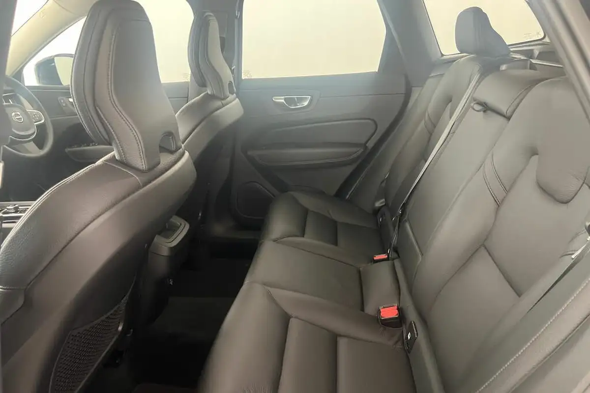 2022-volvo-xc60-20-b5-core-big-16