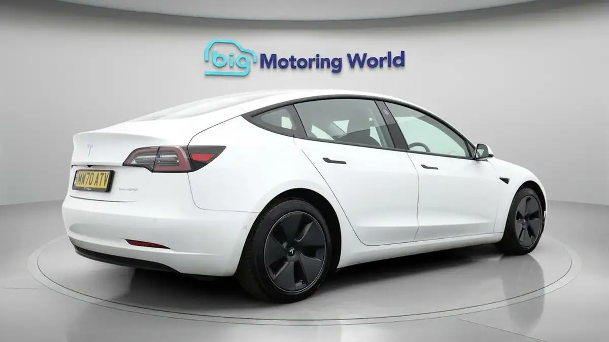 2020-tesla-model-3-e-long-range-big-6