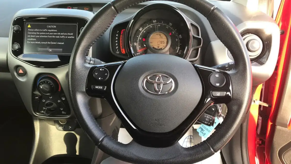 2021-toyota-aygo-10-vvt-i-x-play-tss-big-7