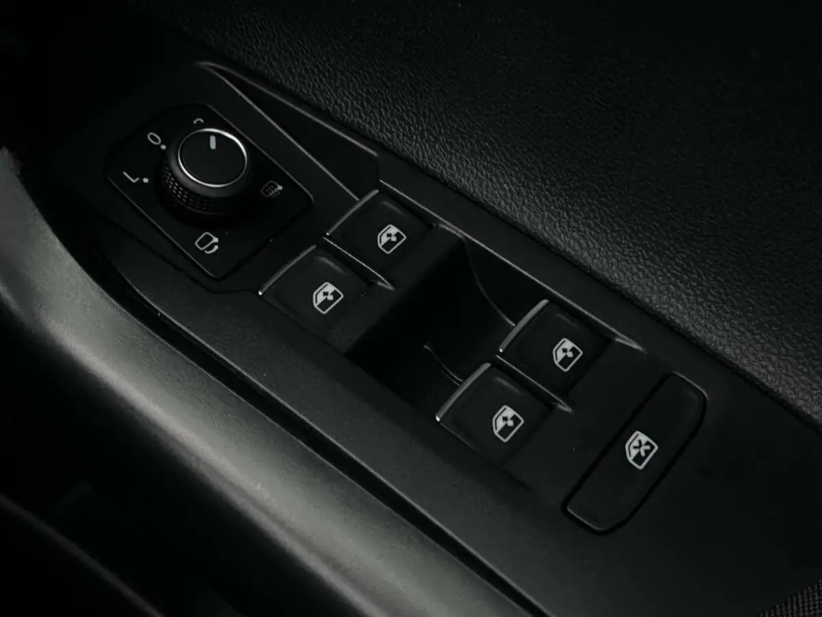 2022-volkswagen-polo-10-tsi-r-line-110ps-dsg-big-32