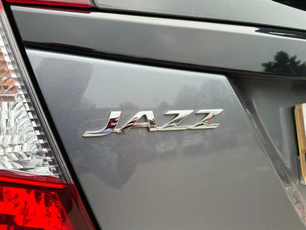 2019-honda-jazz-13-i-vtec-ex-navi-cvt-big-35