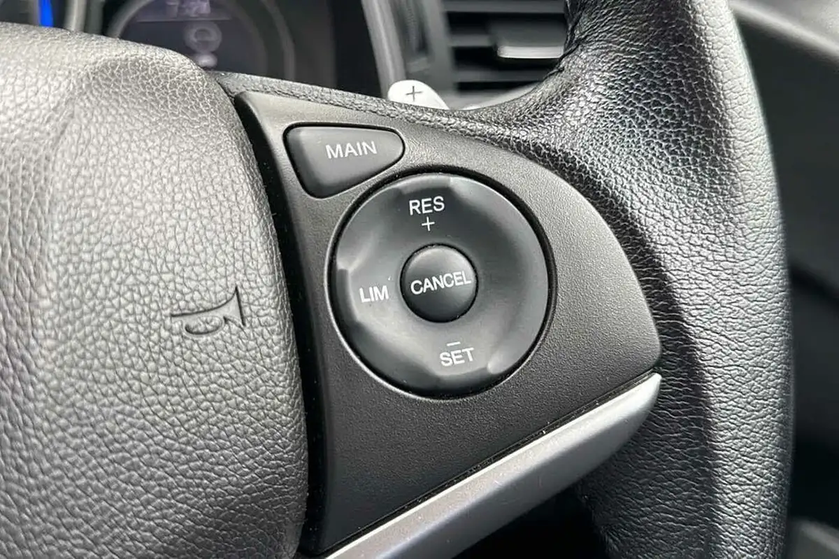2019-honda-jazz-13-i-vtec-ex-navi-cvt-big-15