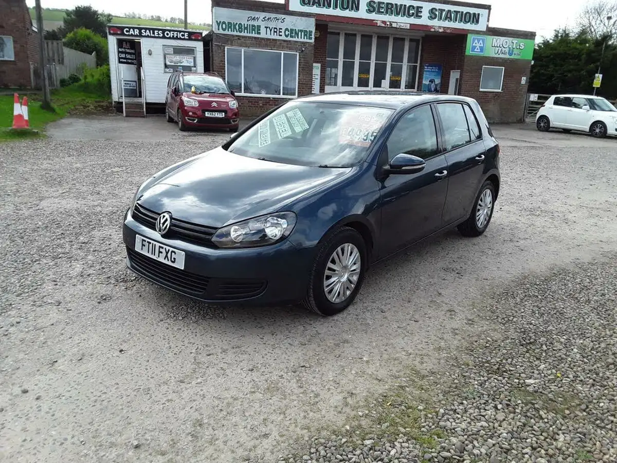 2011-volkswagen-golf-16td-s-hatchback-5d-big-2