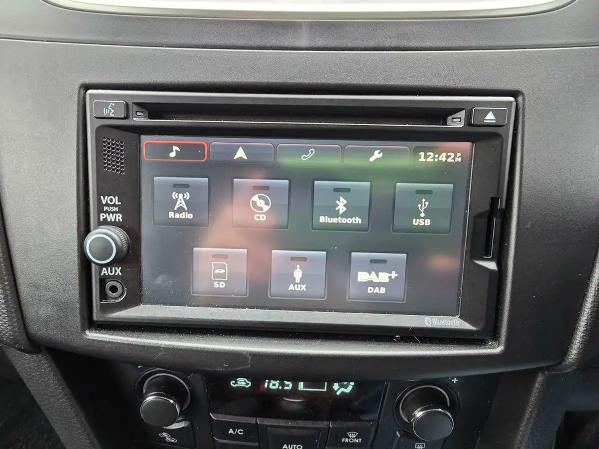 2015-suzuki-swift-12-sz4-90ps-5d-big-39
