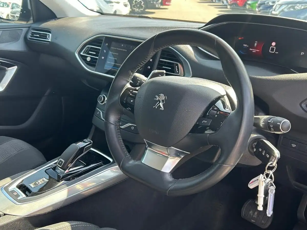 2021-peugeot-308-15-bluehdi-allure-digital-i-cockpit-eat8-big-17