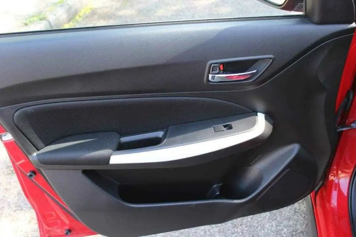 2019-suzuki-swift-12-dualjet-attitude-big-19