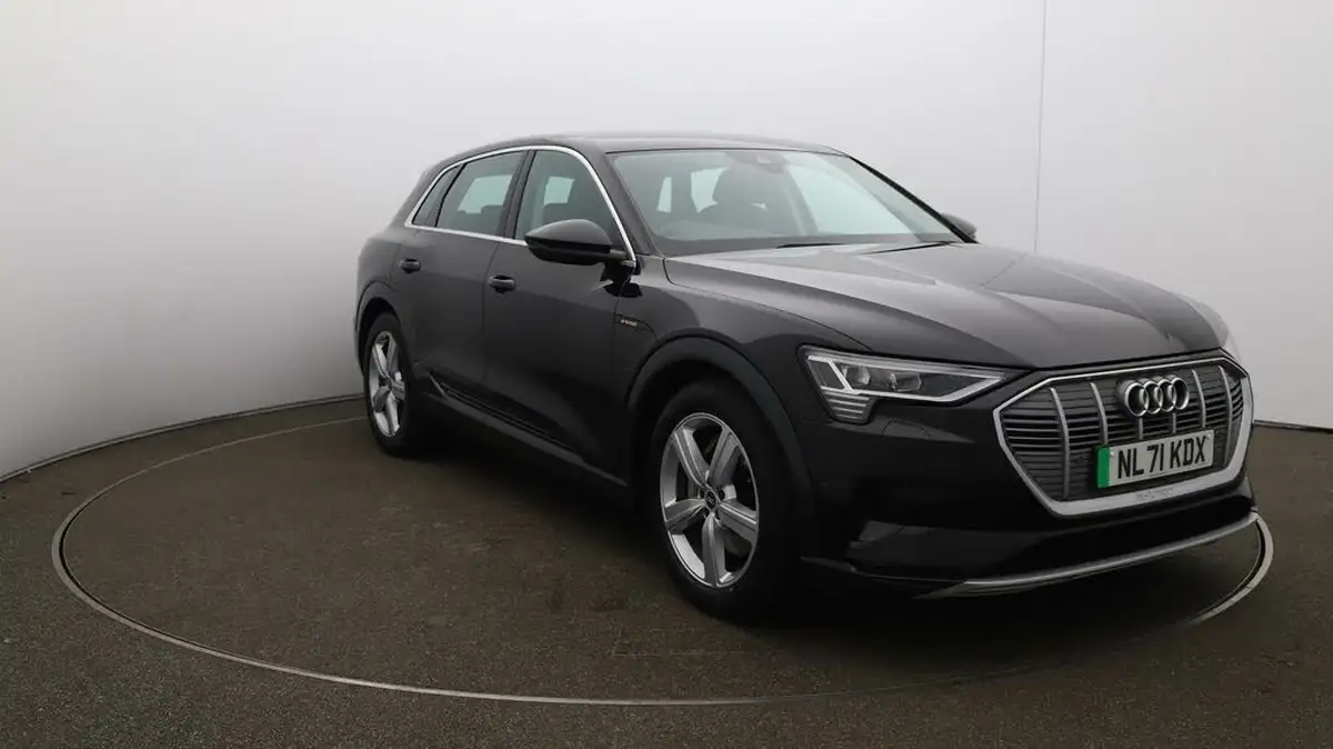 2021-audi-e-tron-50e-technik-station-wagon-big-36
