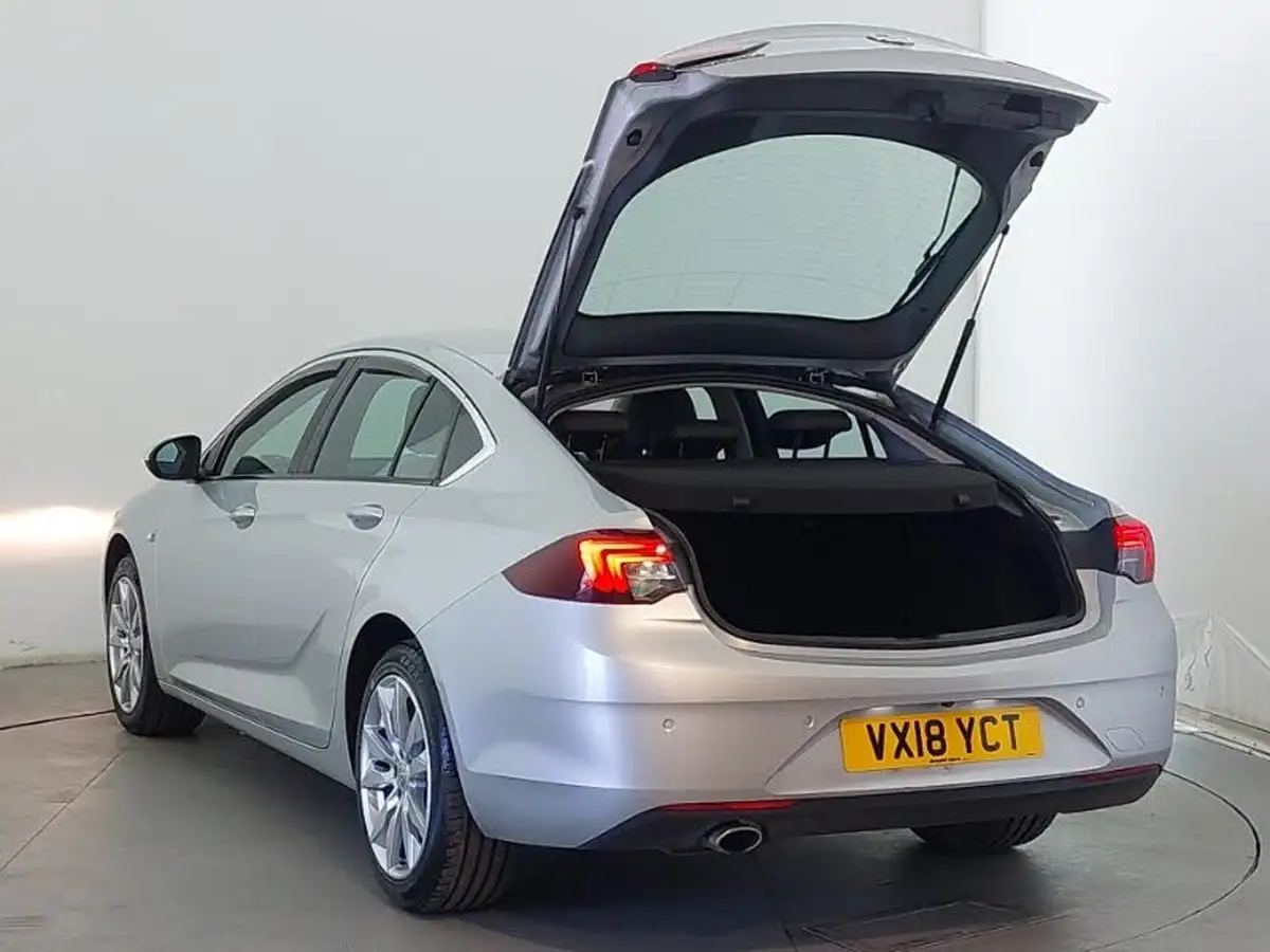 2018-vauxhall-insignia-grand-sport-20td-tech-line-nav-big-7