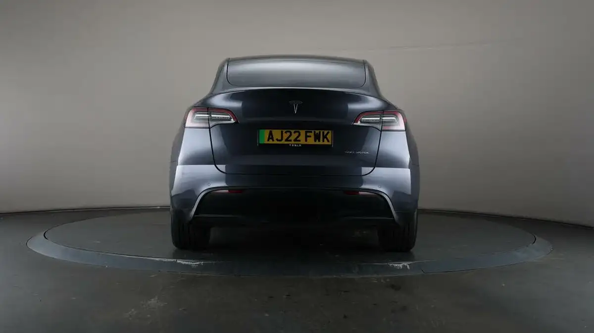 2022-tesla-model-y-e-long-range-big-25