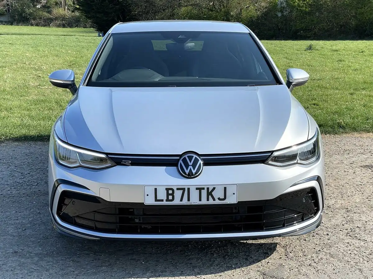 2021-volkswagen-golf-big-39