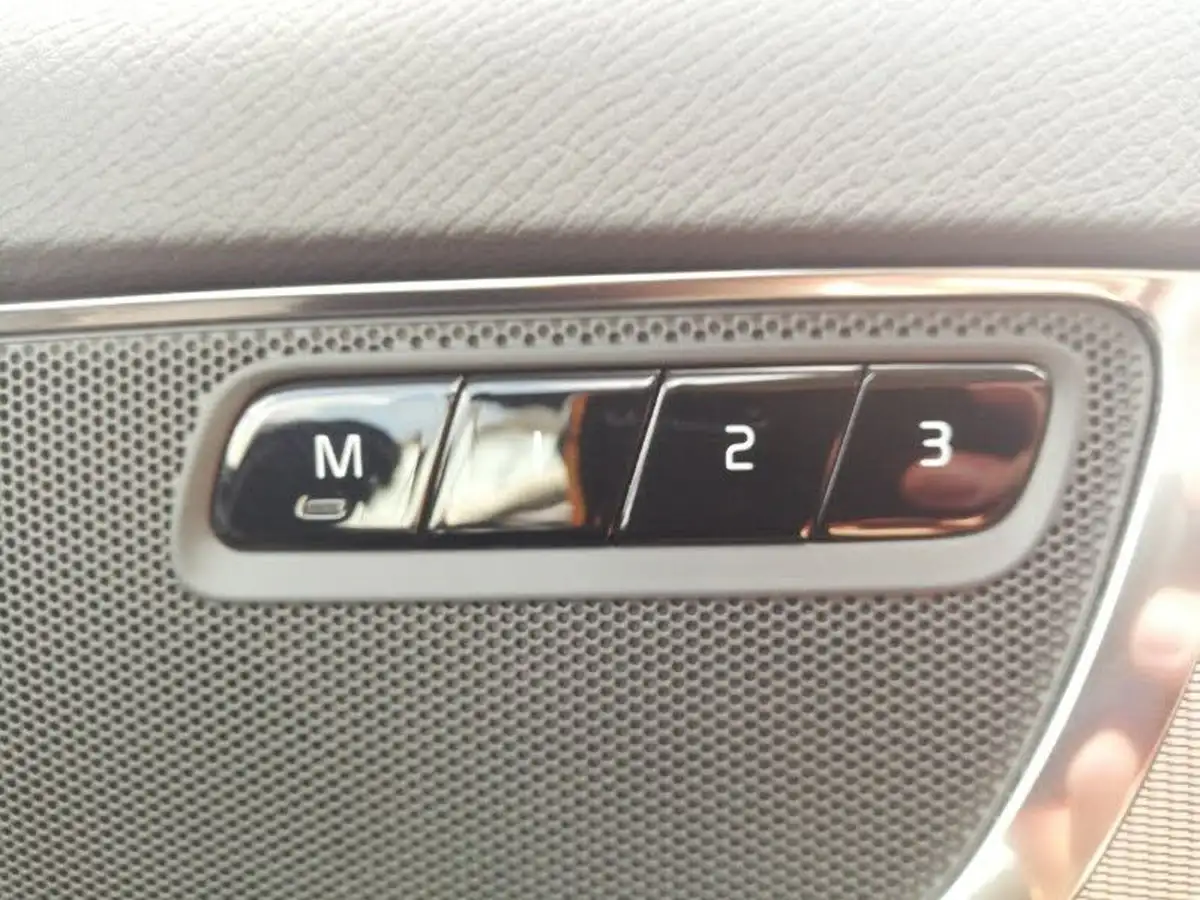 2022-volvo-xc90-20-b5-core-big-17
