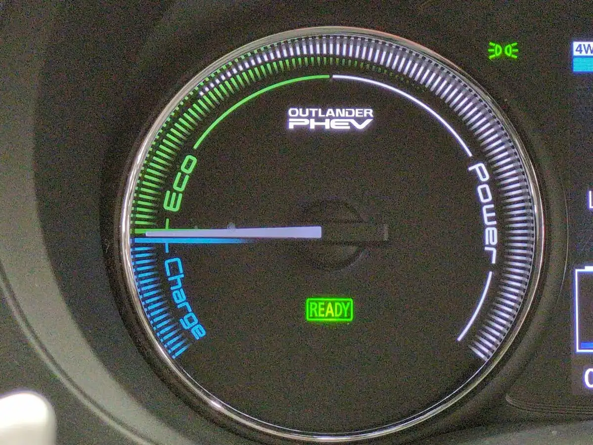 2017-mitsubishi-outlander-20-4hs-phev-5st-big-21