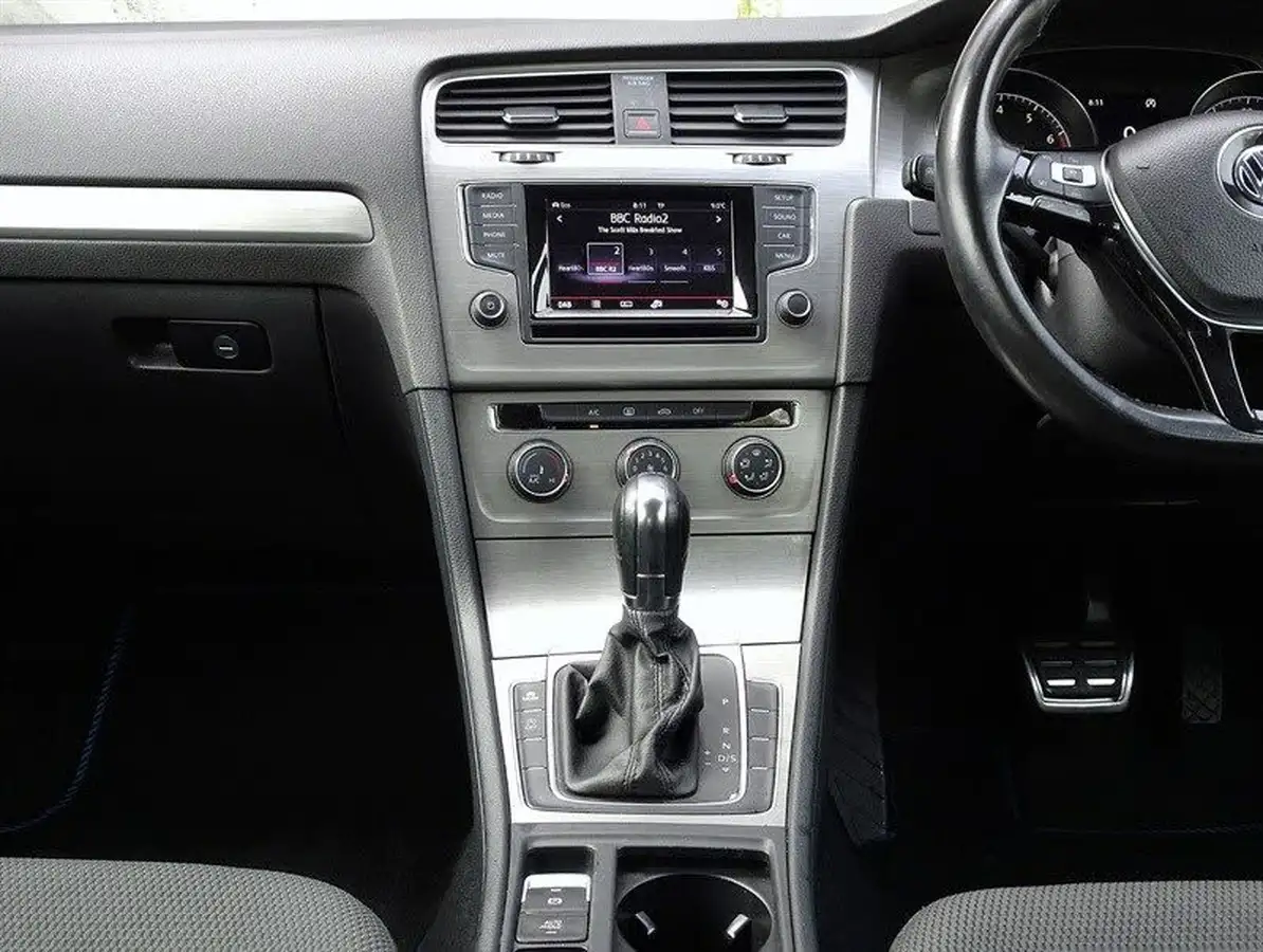 2013-volkswagen-golf-14-se-ss-hatchback-5d-1395cc-dsg-big-12