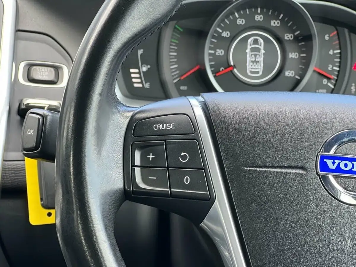 2015-volvo-xc60-24td-d4-se-181bhp-nav-geartronic-big-17