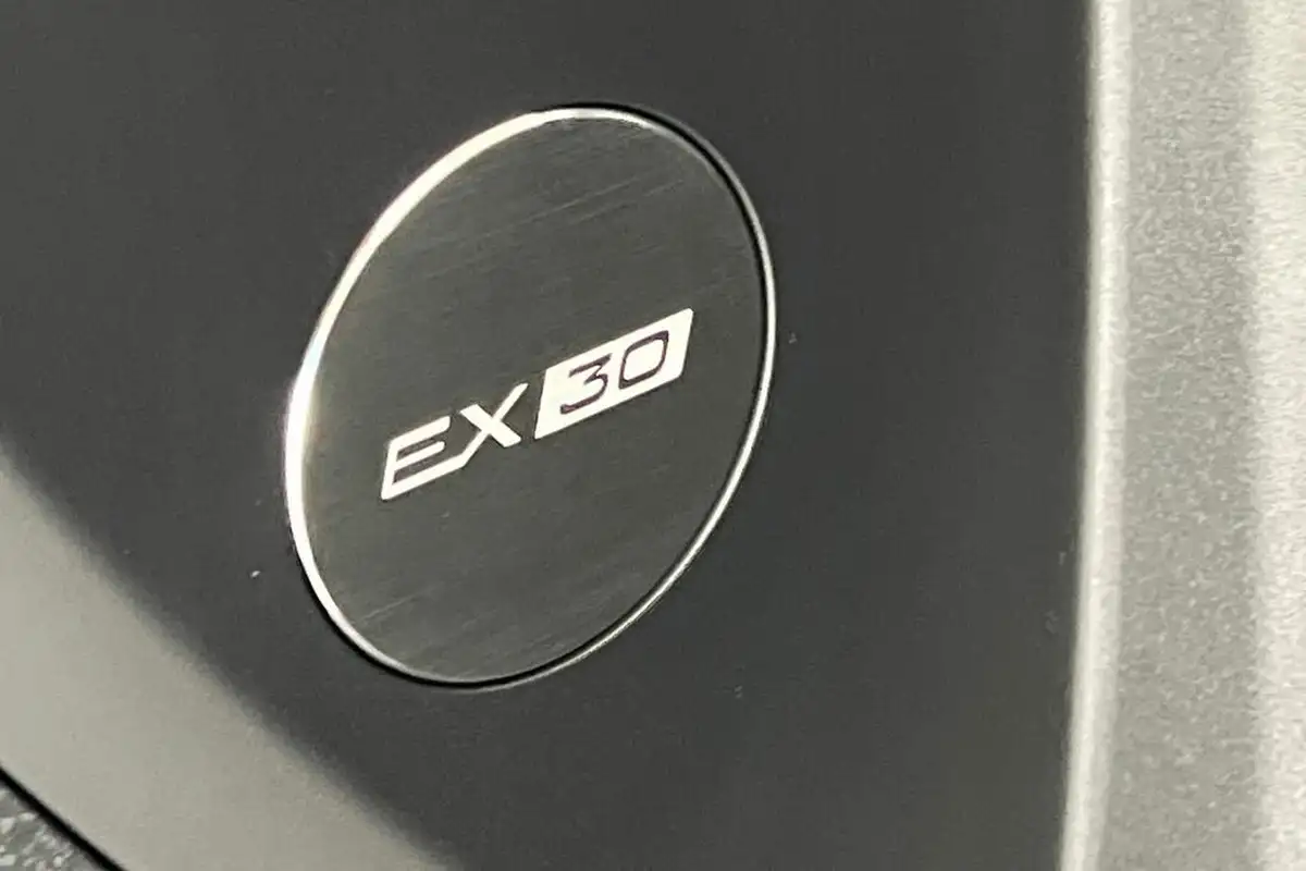 2024-volvo-ex30-e-single-motor-plus-extended-range-big-37