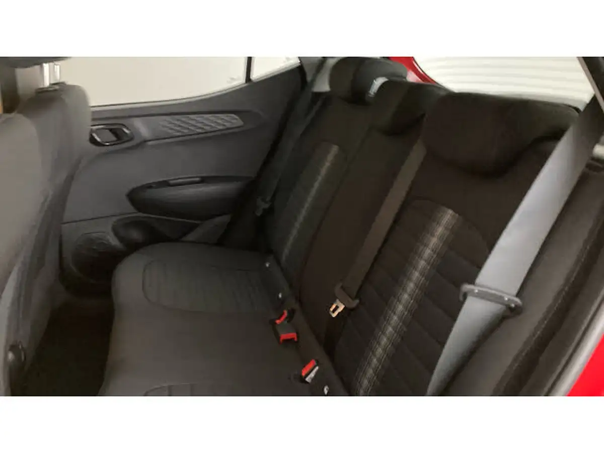 2022-hyundai-i10-10-se-connect-big-15
