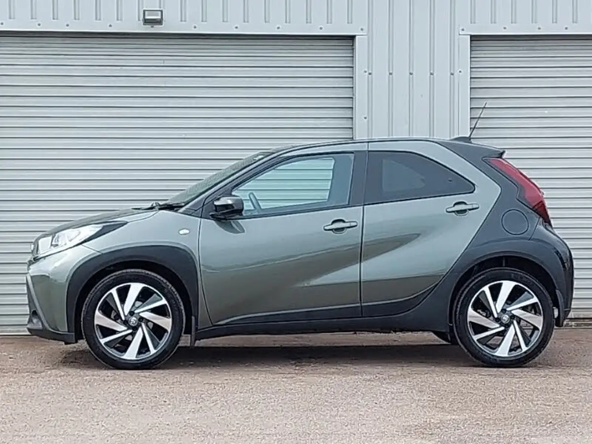 2022-toyota-aygo-x-10-vvt-i-edge-big-3
