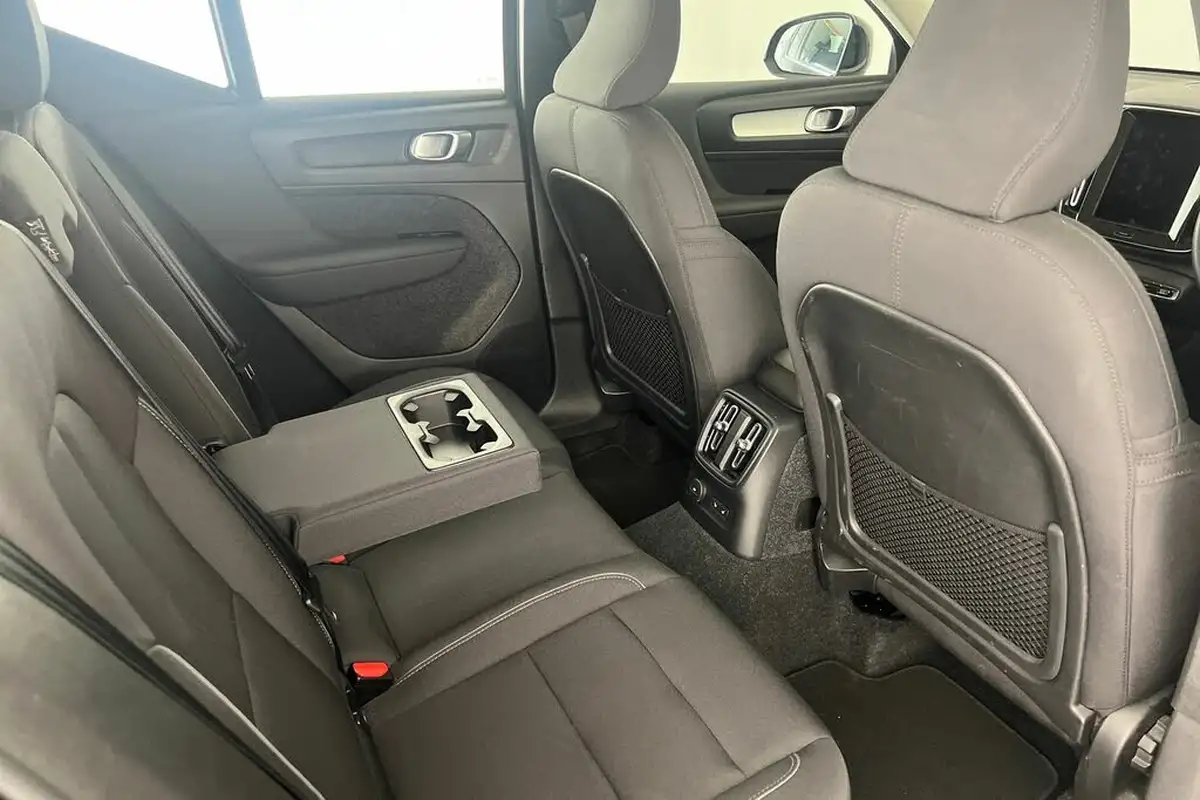 2022-volvo-xc40-15-t4-inscription-expression-big-24