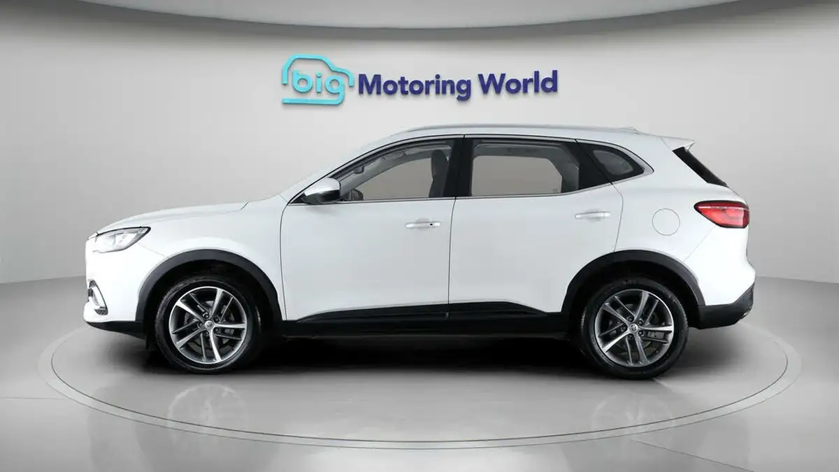 2021-mg-hs-15t-gdi-exclusive-162ps-big-4