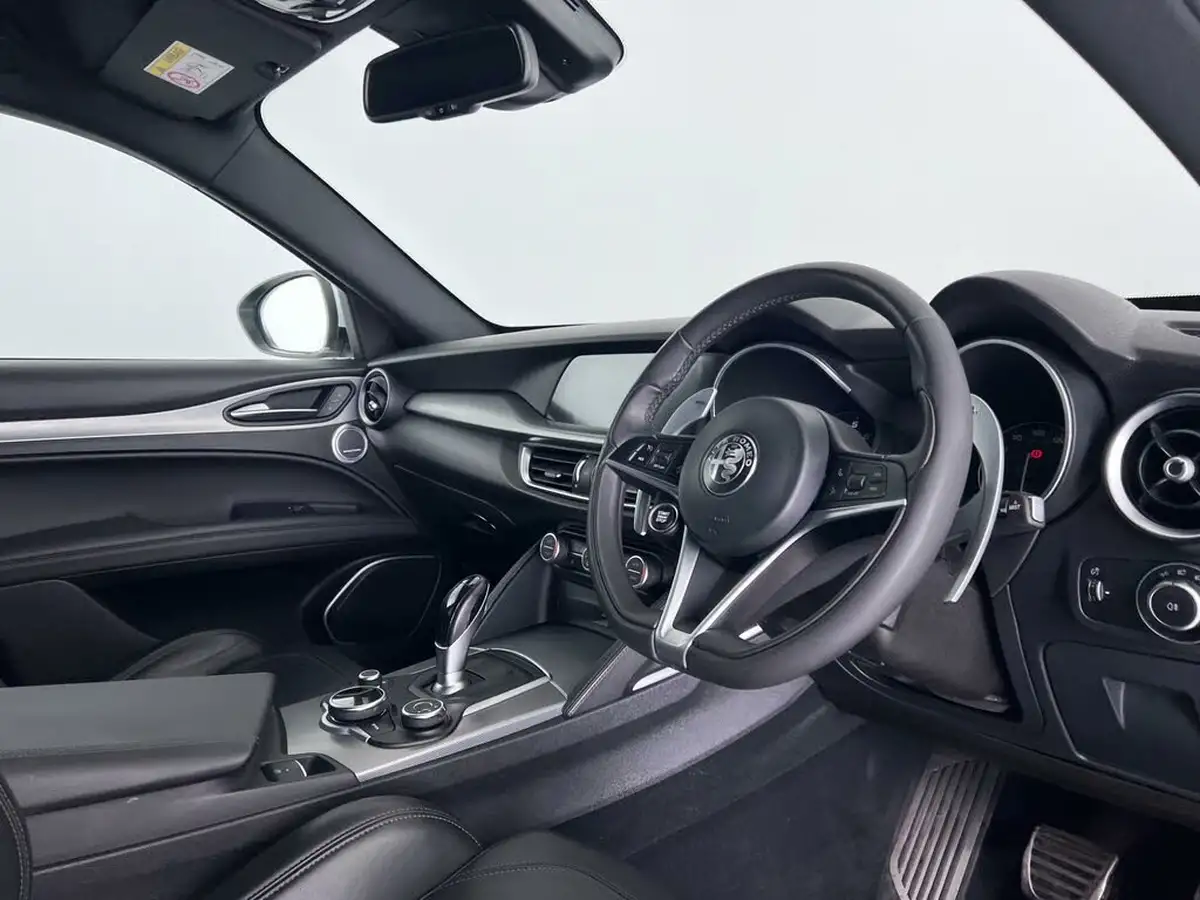 2017-alfa-romeo-stelvio-20-milano-big-22