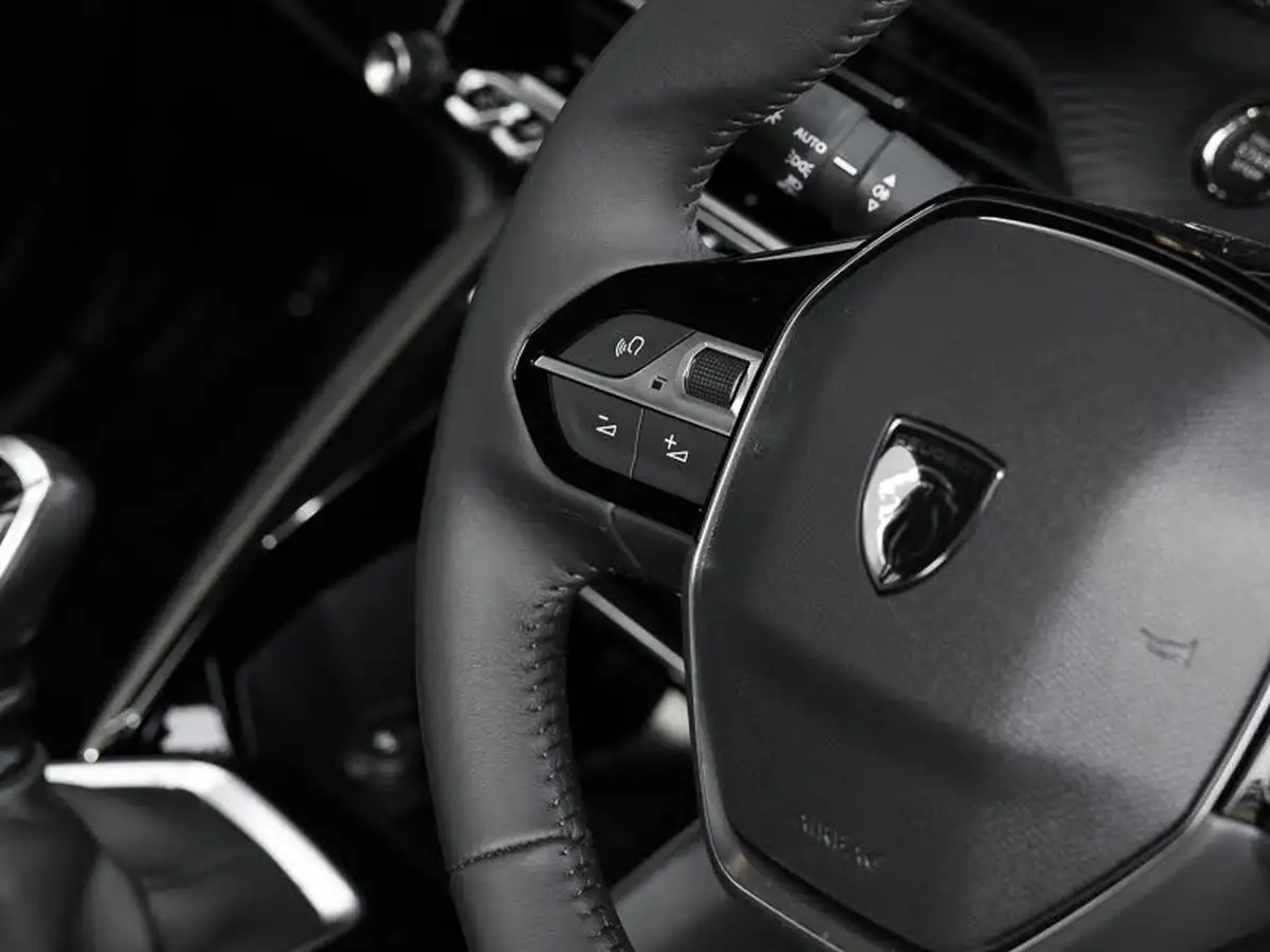 2025-peugeot-208-12-puretech-allure-big-13
