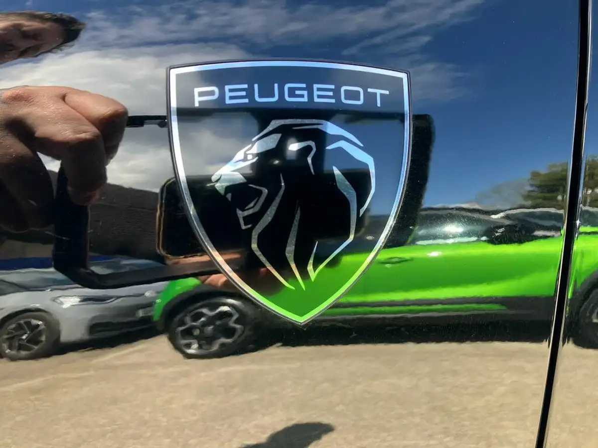 2024-peugeot-5008-suv-12-gt-136ps-big-35