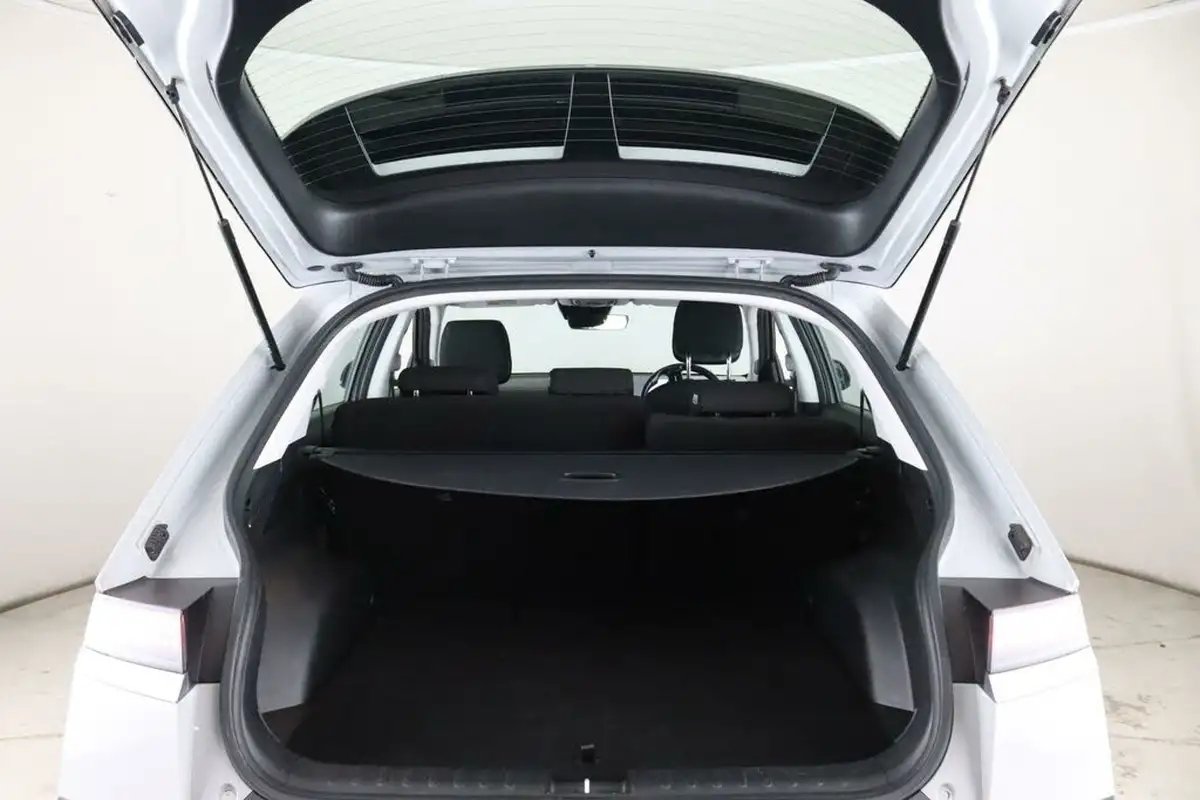 2022-hyundai-ioniq-5-e-se-connect-big-13