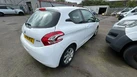 2014-peugeot-208-12-active-vti-3d-small-11