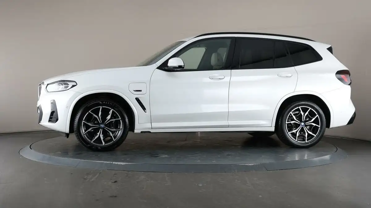 2022-bmw-x3-20-xdrive-30e-m-sport-big-30
