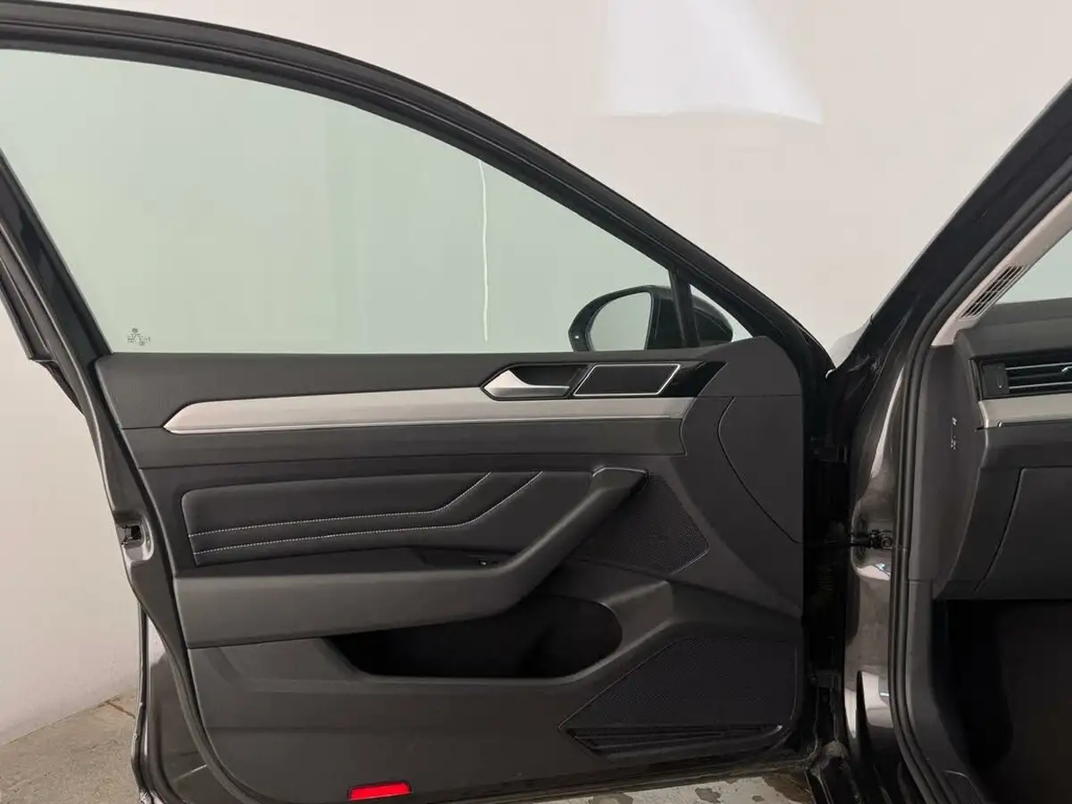 2022-volkswagen-passat-14-tsi-gte-estate-5d-big-22